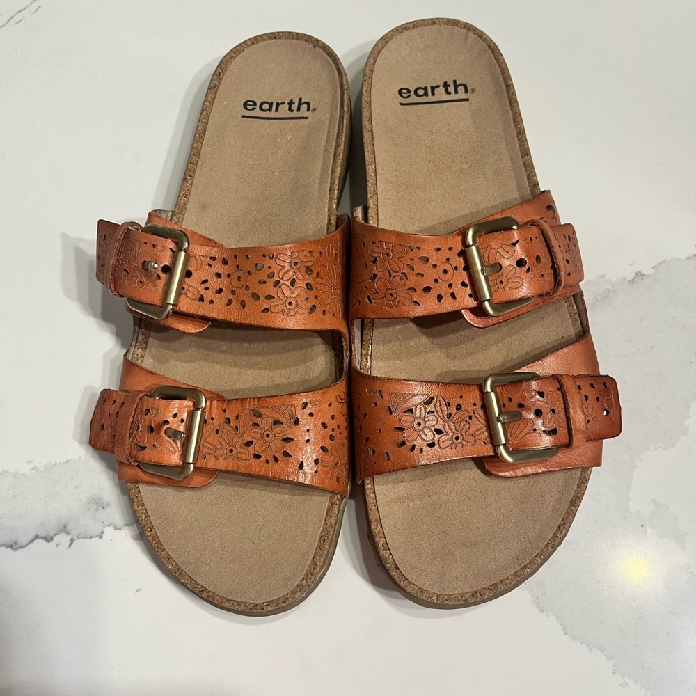 Earth Sand Antiqua Sun Orange perforated leather sandals size 8